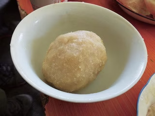 手でこねて丸めたもの