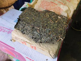 普段飲むお茶の茶葉は磚茶(たんちゃ)を使う