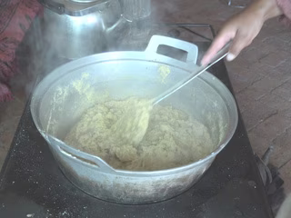 再び火にかけてよく混ぜて出来上がり